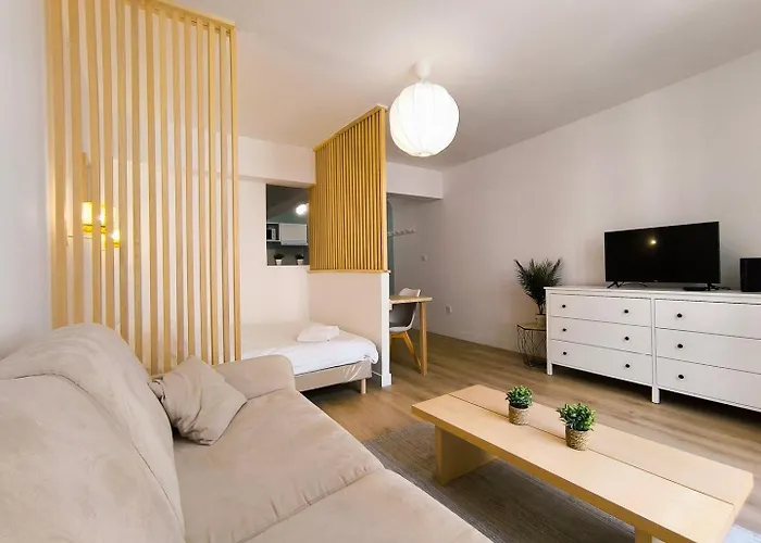 Large Bright Studio