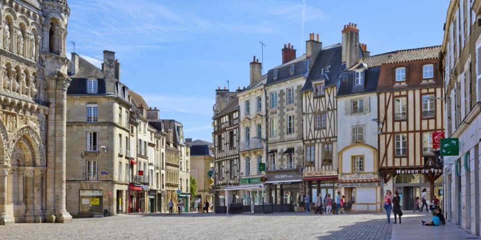 Large Bright Appartement Poitiers